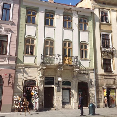Apartments On Plocsha Rynok 40 Lviv Eksteriør bilde