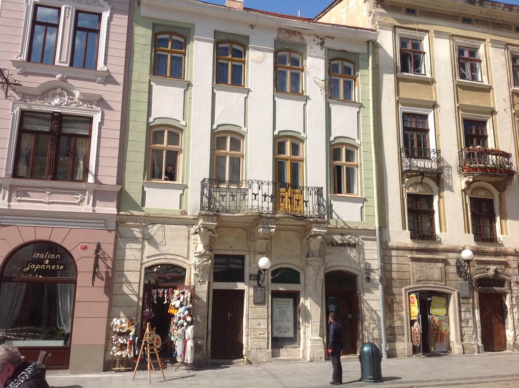 Apartments On Plocsha Rynok 40 Lviv Eksteriør bilde